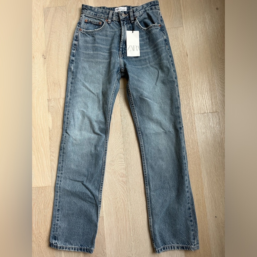 Zara straight fit, high rise, regular length jeans *NEW*
